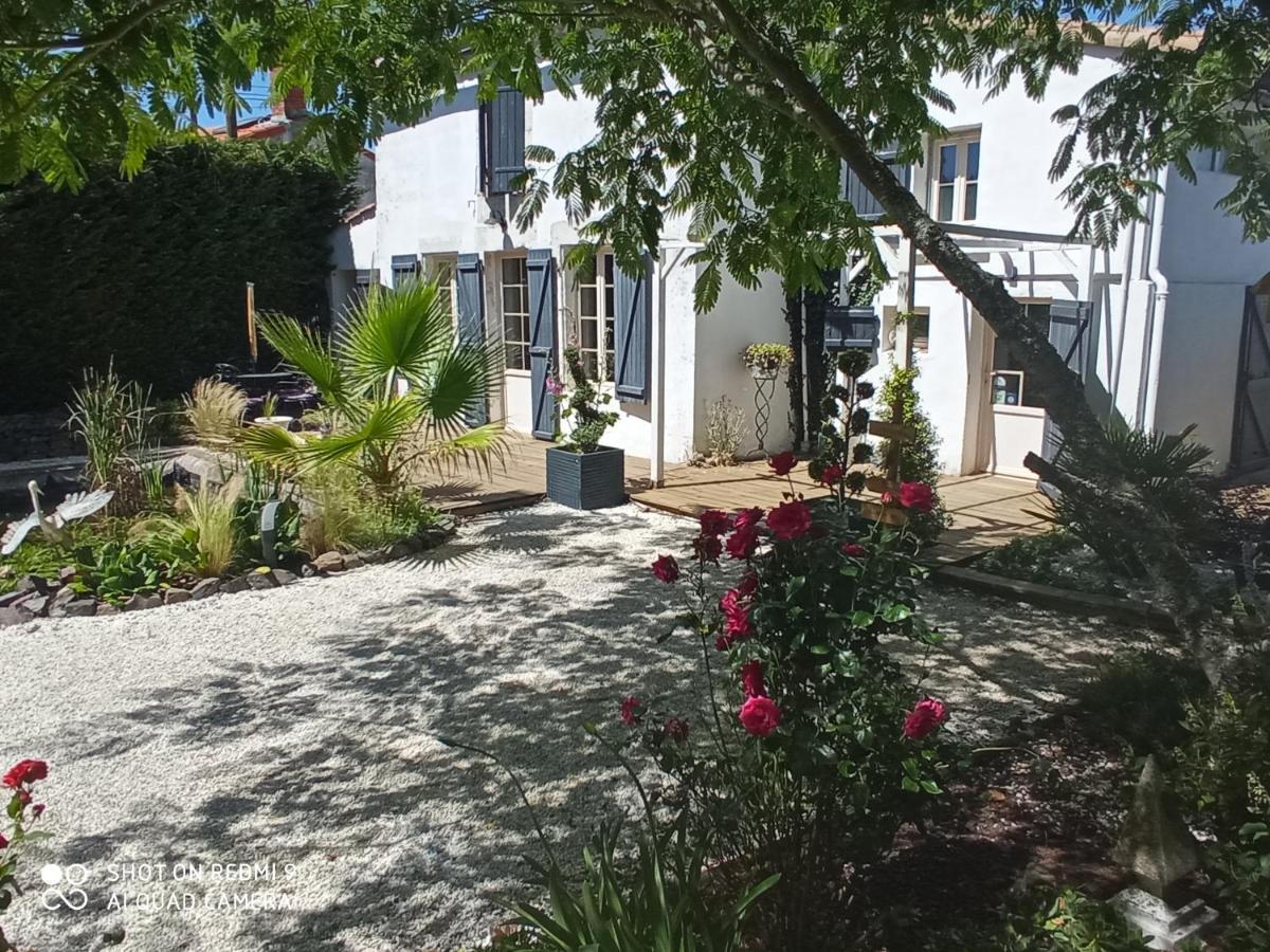 Mas Des Vignes Piscine Chauffee Bed & Breakfast Le Champ-Saint-Pere Bagian luar foto