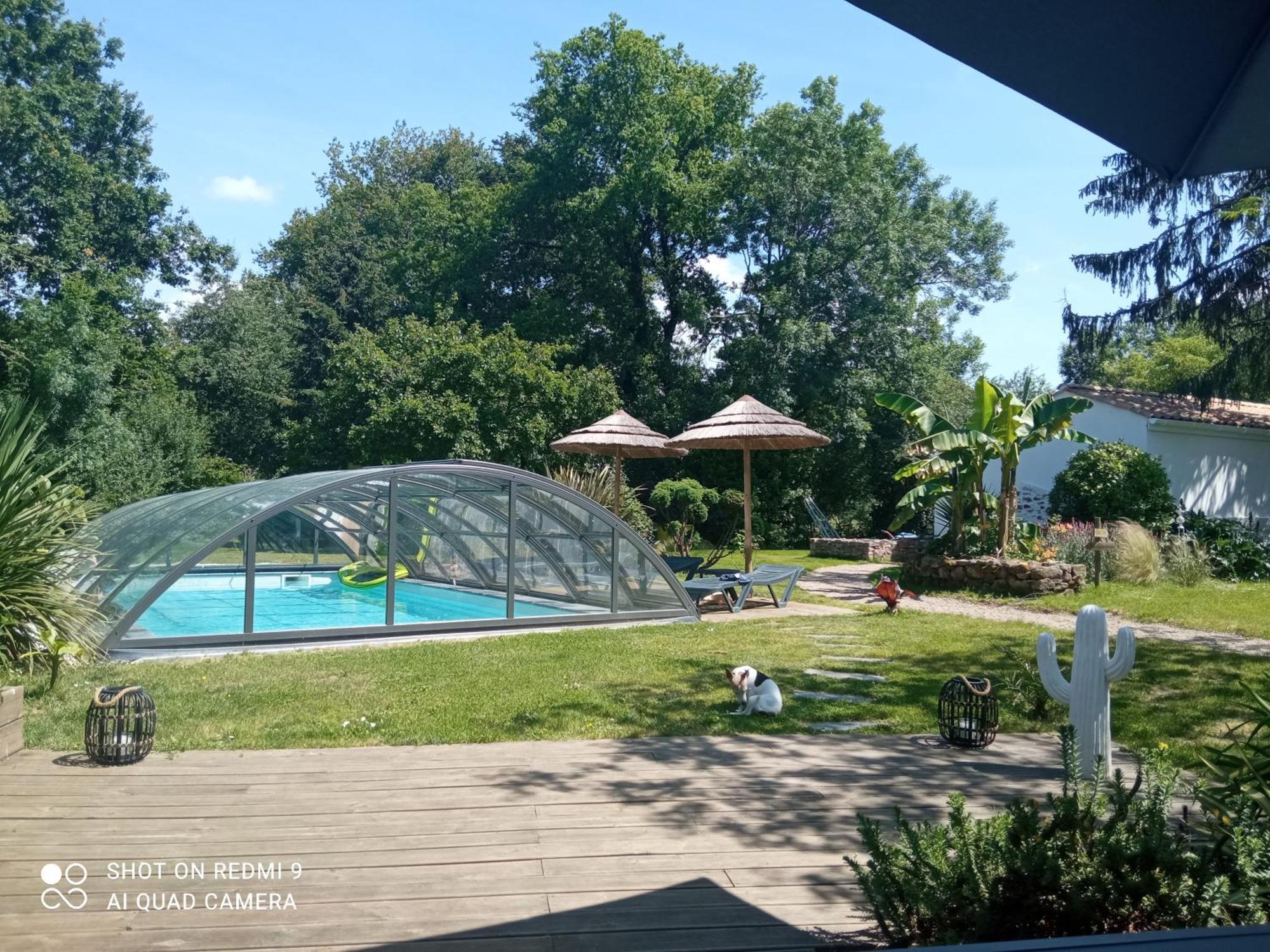 Mas Des Vignes Piscine Chauffee Bed & Breakfast Le Champ-Saint-Pere Bagian luar foto